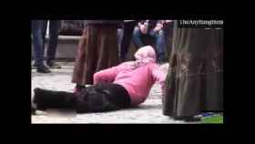 Aficionados del PSV humillan a varias mendigas en plena Plaza Mayor