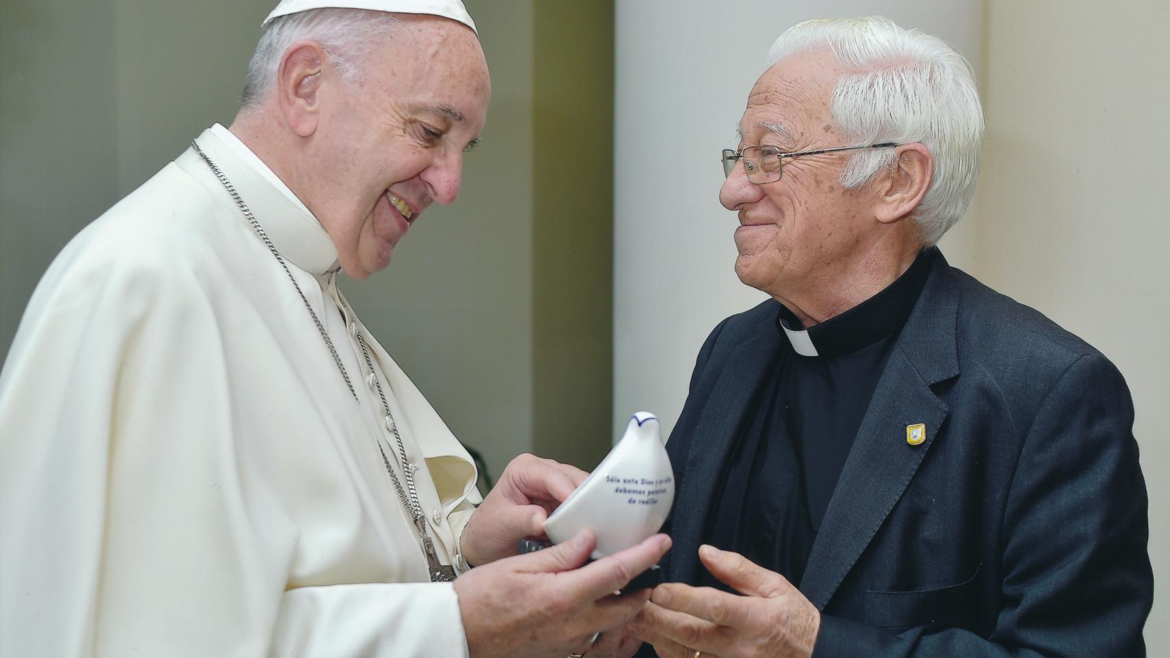 El dueto más extraño del mundo: el Papa y Camilo Sesto cantando el Padre  Nuestro