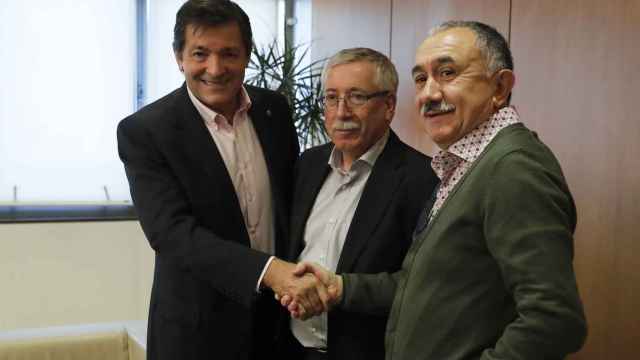Fernández, junto a Toxo y Álvarez, secretarios generales de CCOO y UGT.