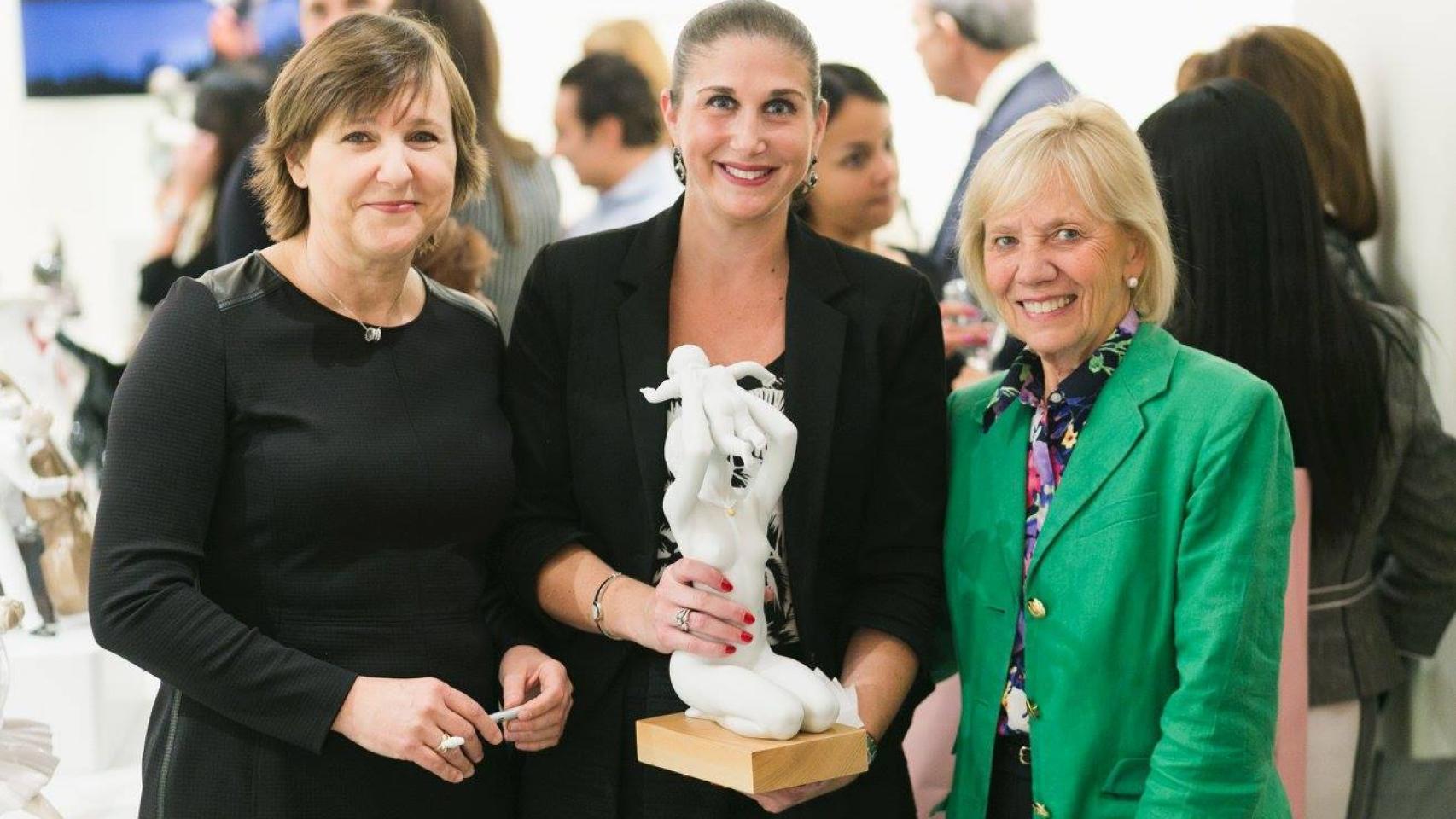 Carmen Lladró (izda), cuando formaba parte de la compañía, durante uno de sus eventos.