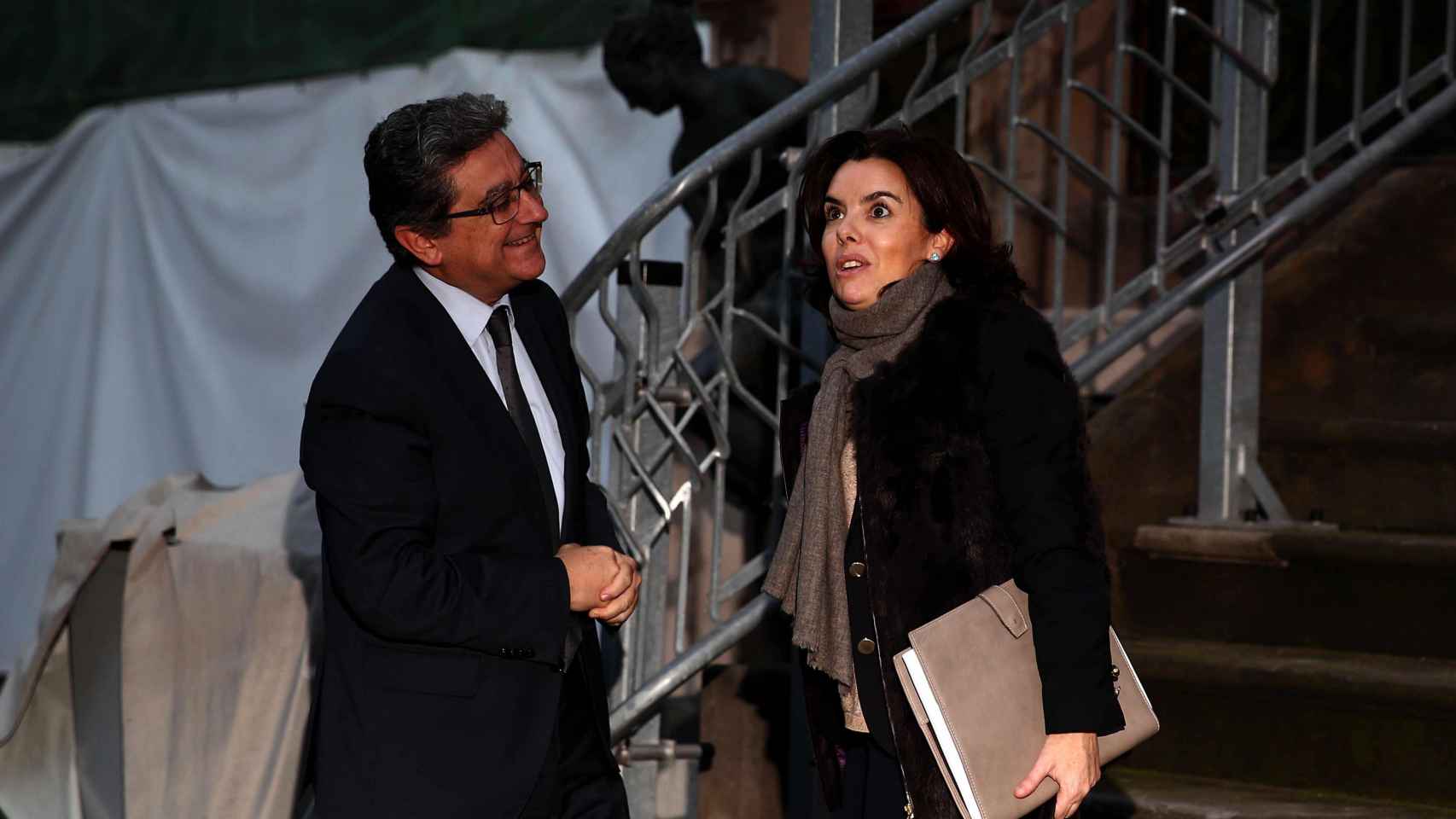El delegado del Gobierno en Cataluña, Enric Millo, junto a Sáenz de Santamaría.