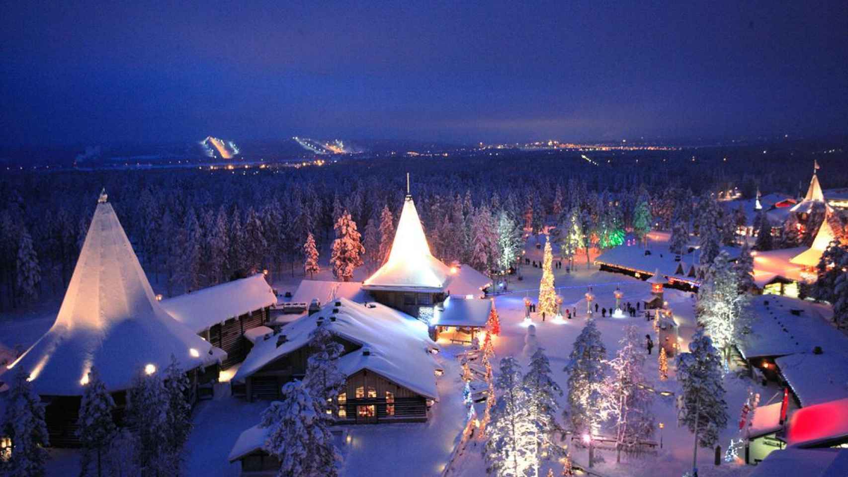 La zona de Santa Claus Village nevada en una vista aérea.