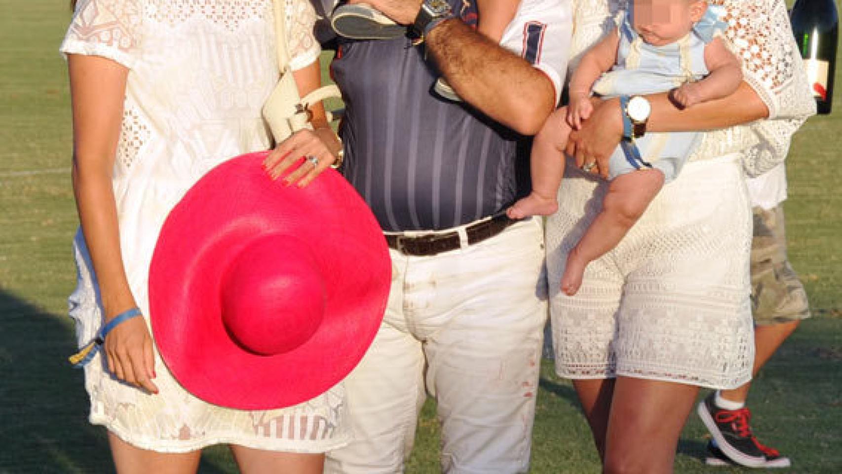 Margarita Vargas con su padre y la pareja de éste.