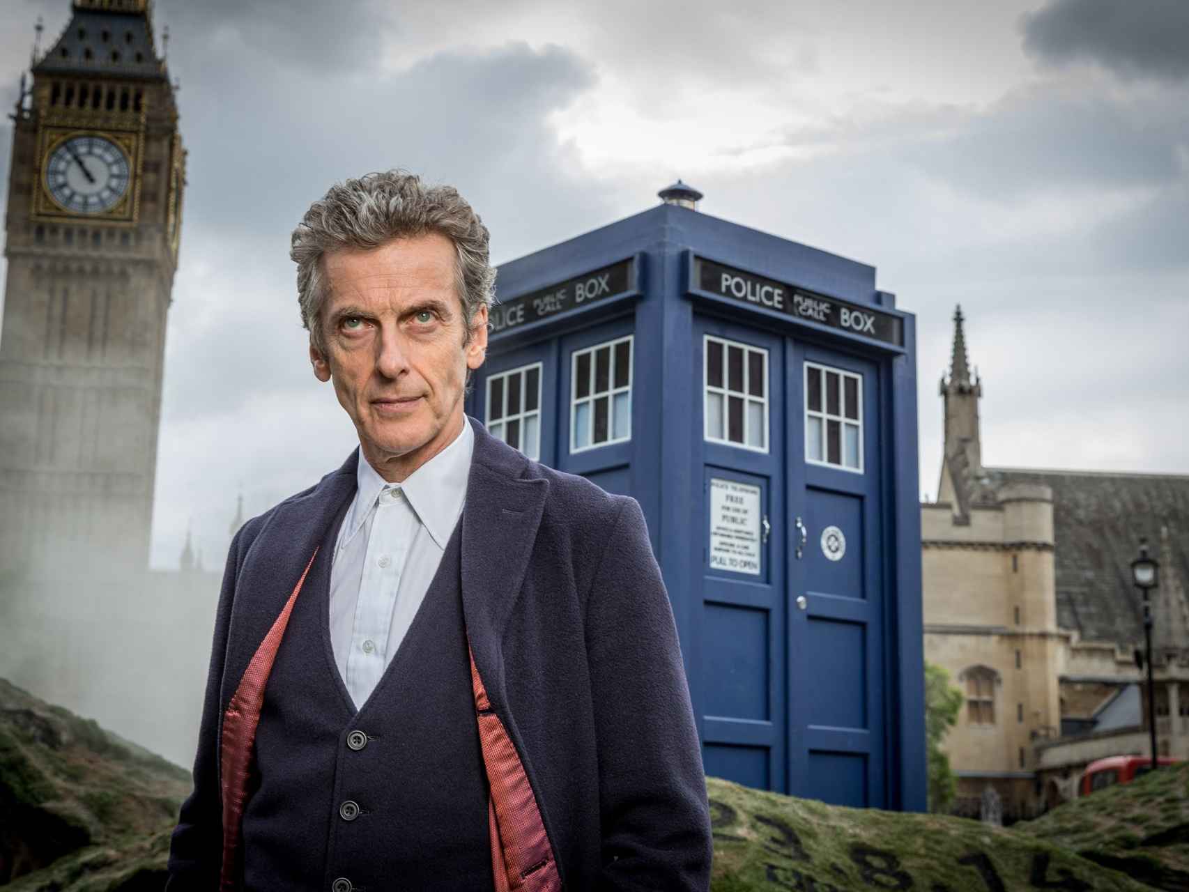 Peter Capaldi, caracterizado como el décimosegundo Doctor Who.