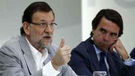 Mariano Rajoy junto con el presidente de honor del PP, José María Aznar.