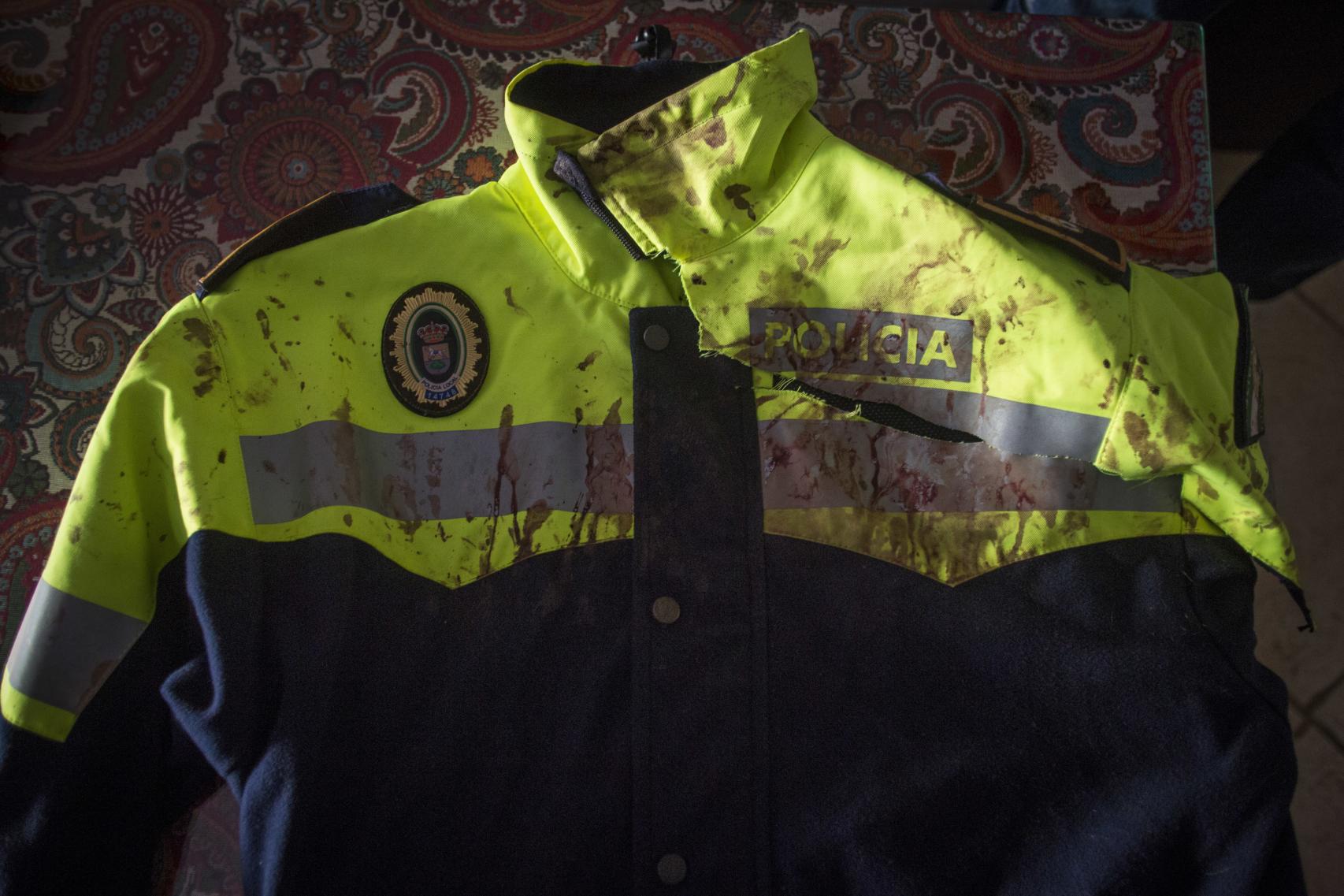 Estado en el que se encuentra el uniforme de Juan Cadenas un año después de los hechos.