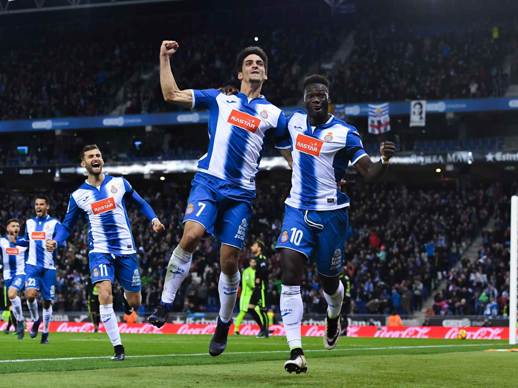 Felipe Caicedo y Gerard Moreno celebran un gol frente al Sporting de Gijón el pasado domingo 11.