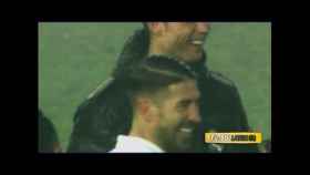 ¡Pillados! Sergio Ramos se mofa con Cristiano Ronaldo de no haber sido expulsado • 2016