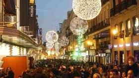 La calle de Preciados, en Madrid, durante las compras navideñas.