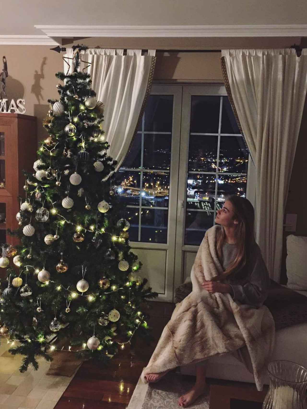 Nadia frente a un árbol de Navidad en una de sus últimas imágenes que ha publicado.