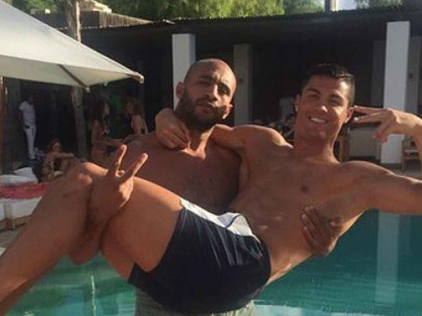7. The Sun asegura que Cristiano Ronaldo es gay. 