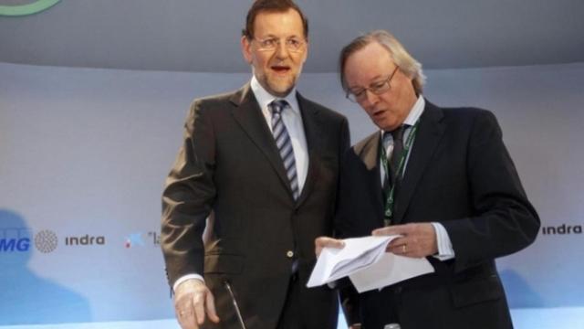 El presidente del Gobierno, Mariano Rajoy, y el exlíder del PP catalán, Josep Piqué.