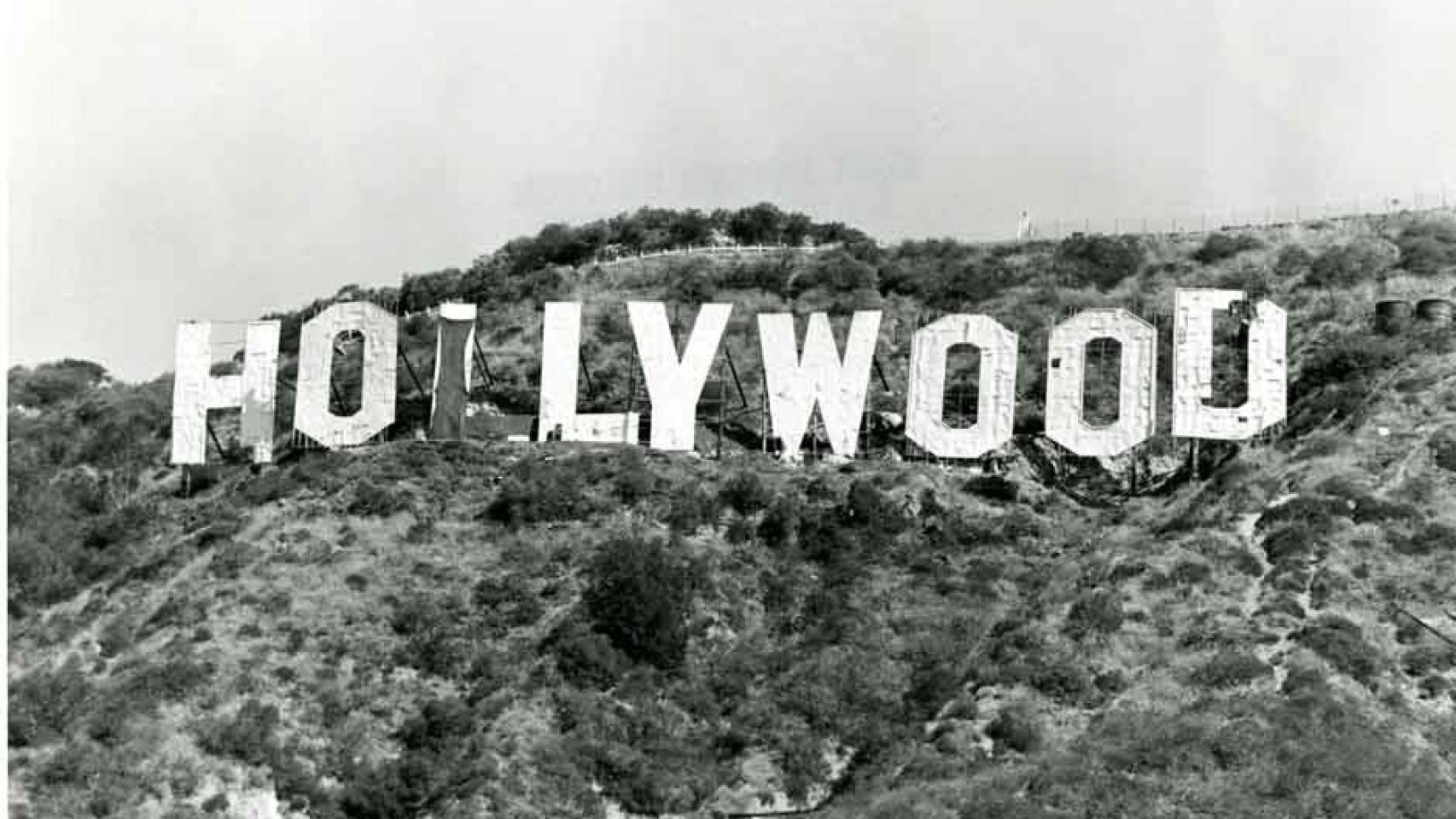 Разрушенная надпись Голливуд