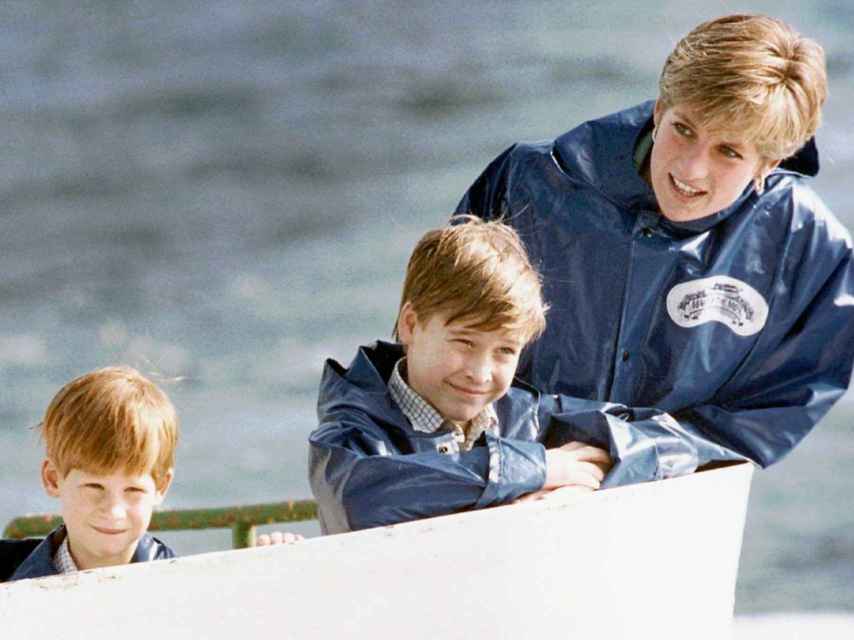 Diana de Gales con sus hijos, cuando eran pequeños