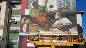 Tres muchachos, de Murillo, reinventado en forma de grafiti en la barriada sevillana.