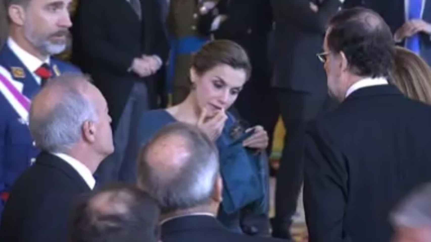 Letizia maquillándose delante del anterior presidente del Gobierno Mariano Rajoy