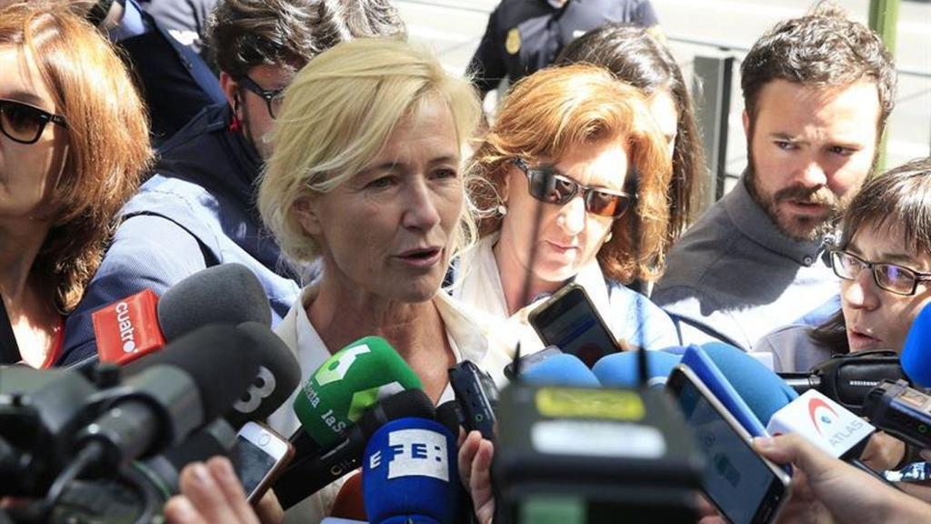 Ana Duato ante los medios.