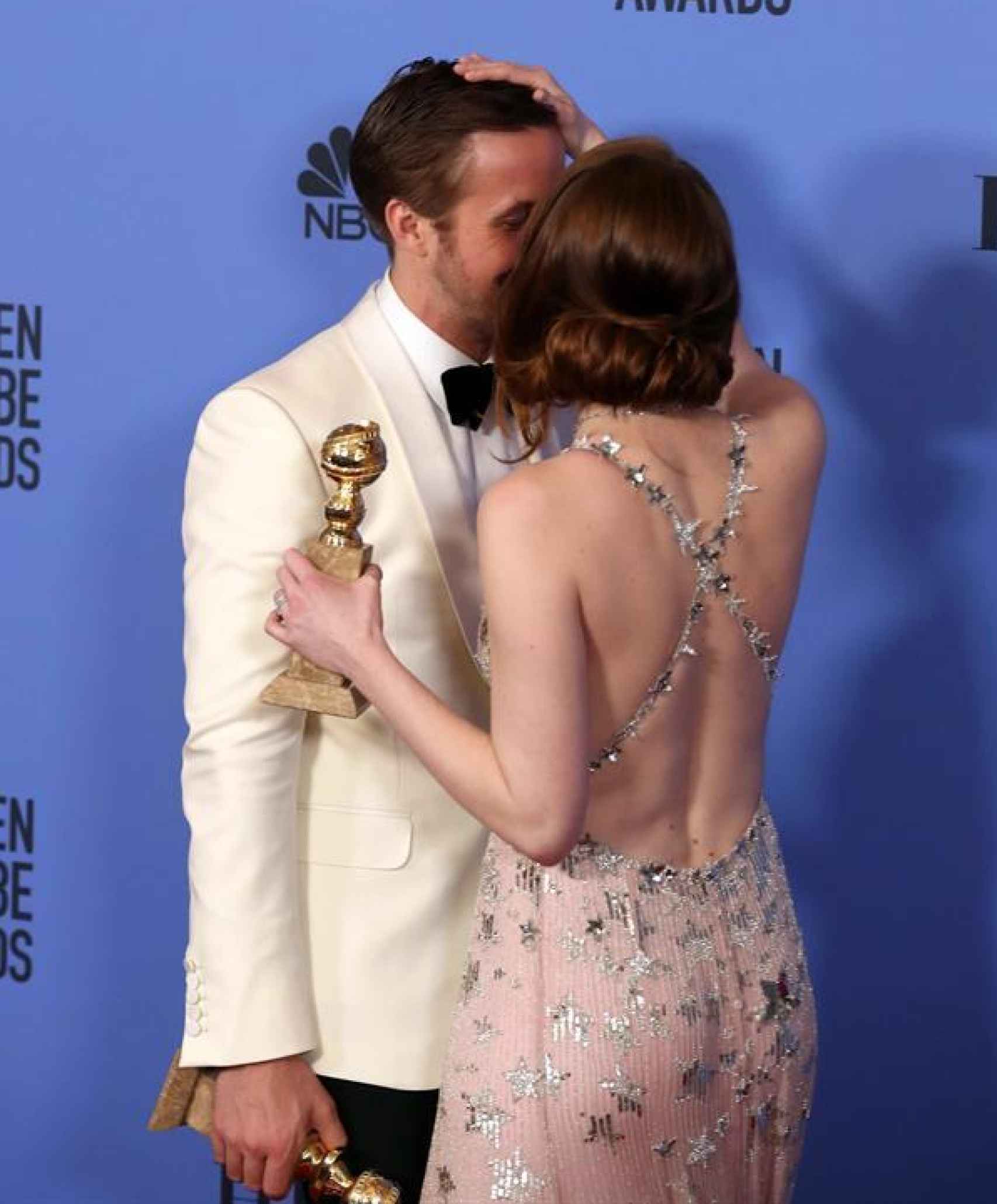Ryan Gosling y Emma Stone, galardonados en los Globos de Oro por La La Land.
