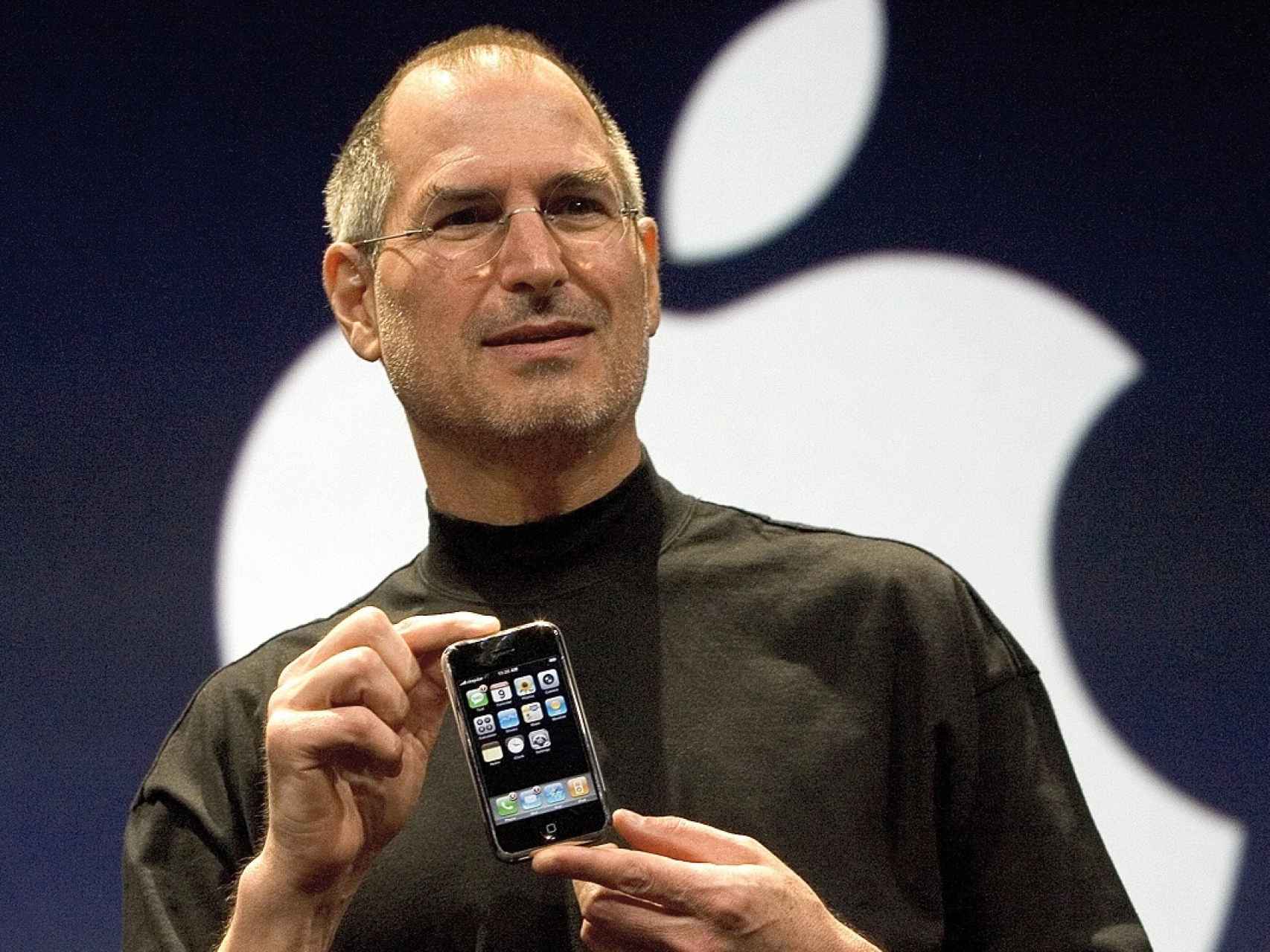 Steve Jobs presentando el primer iPhone tal día como hoy, hace una década.