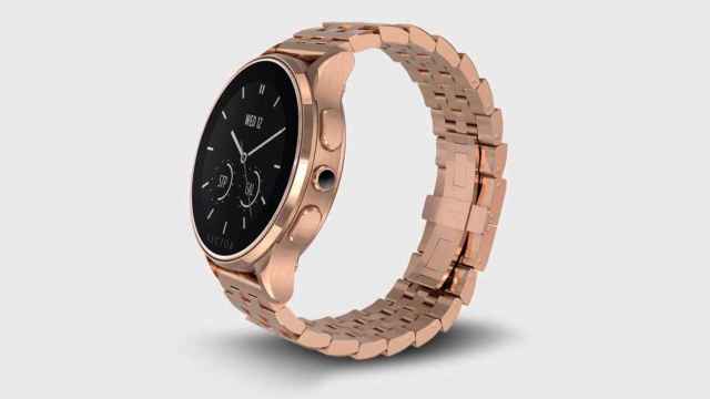Pebble no estará sola: Fitbit compra Vector, otra marca de smartwatch
