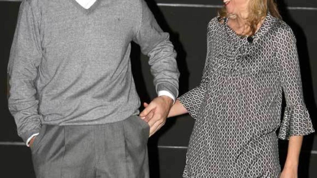 El matrimonio, sonriente, a las puertas de su casa de Barcelona en el 40 cumpleaños de Urdangarin