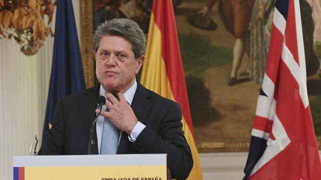 El embajador de España en el Reino Unido, Federico Trillo durante la rueda de prensa en la que anunció que deja su cargo en la sede.