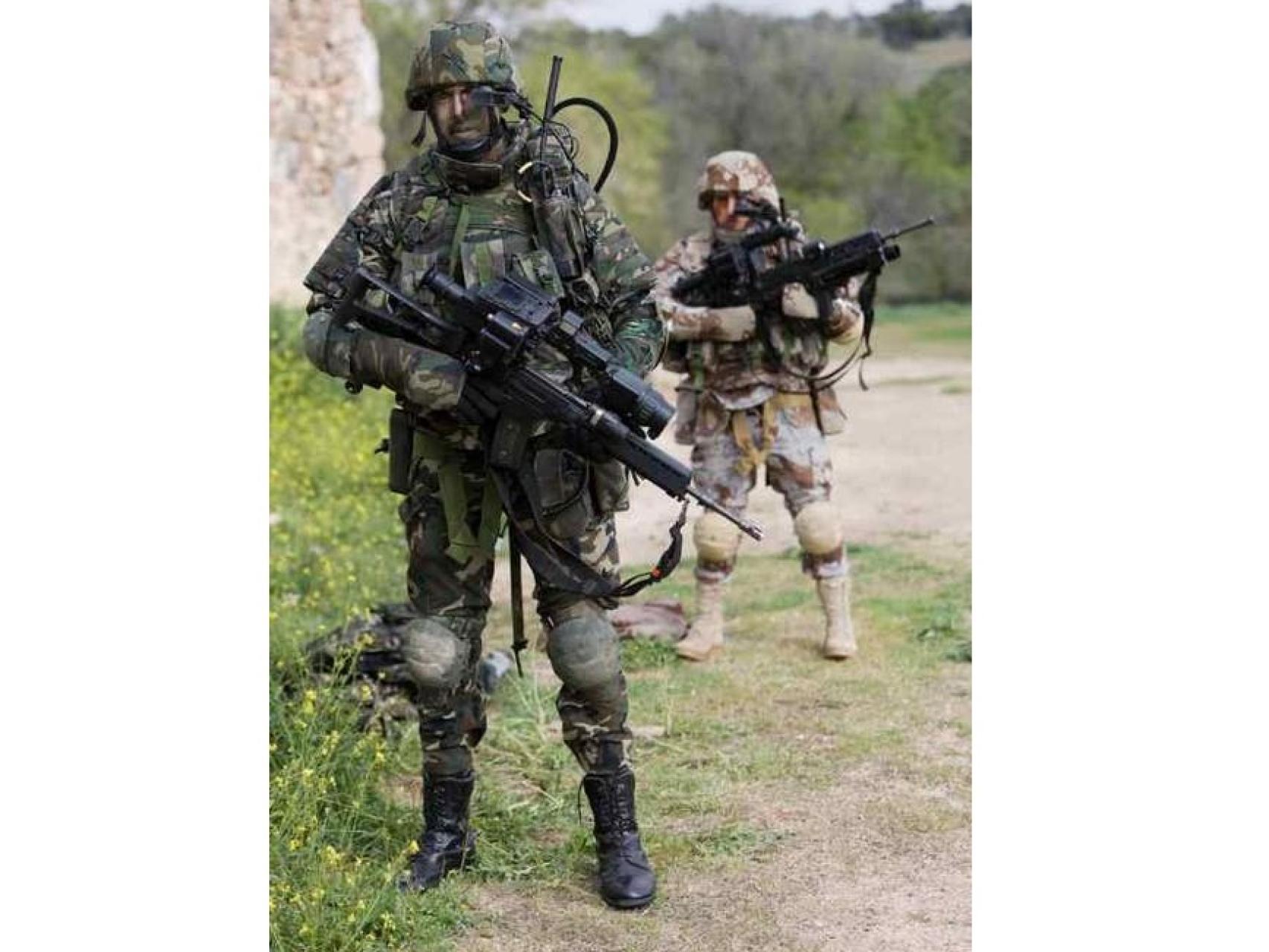 Prisión Decepcionado tempo Todos los 'gadgets' del uniforme de combate que convertirán a los soldados  españoles en 'Robocop'