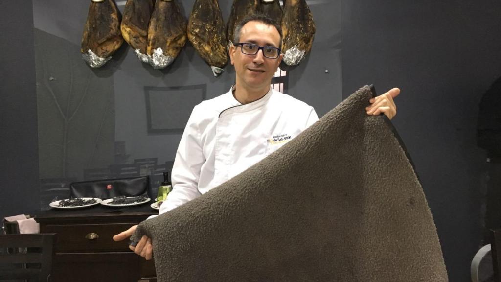 Juanma al menos conserva el alfombrado de su restaurante.