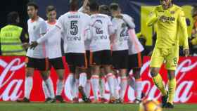 Los jugadores del Valencia celebran un gol en el Estadio de la Cerámica.