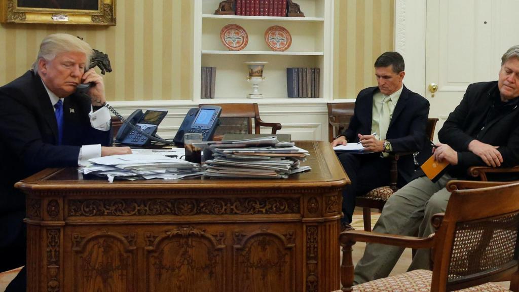 El presidente de EEUU, en la tarde de este sábado, en su despacho.
