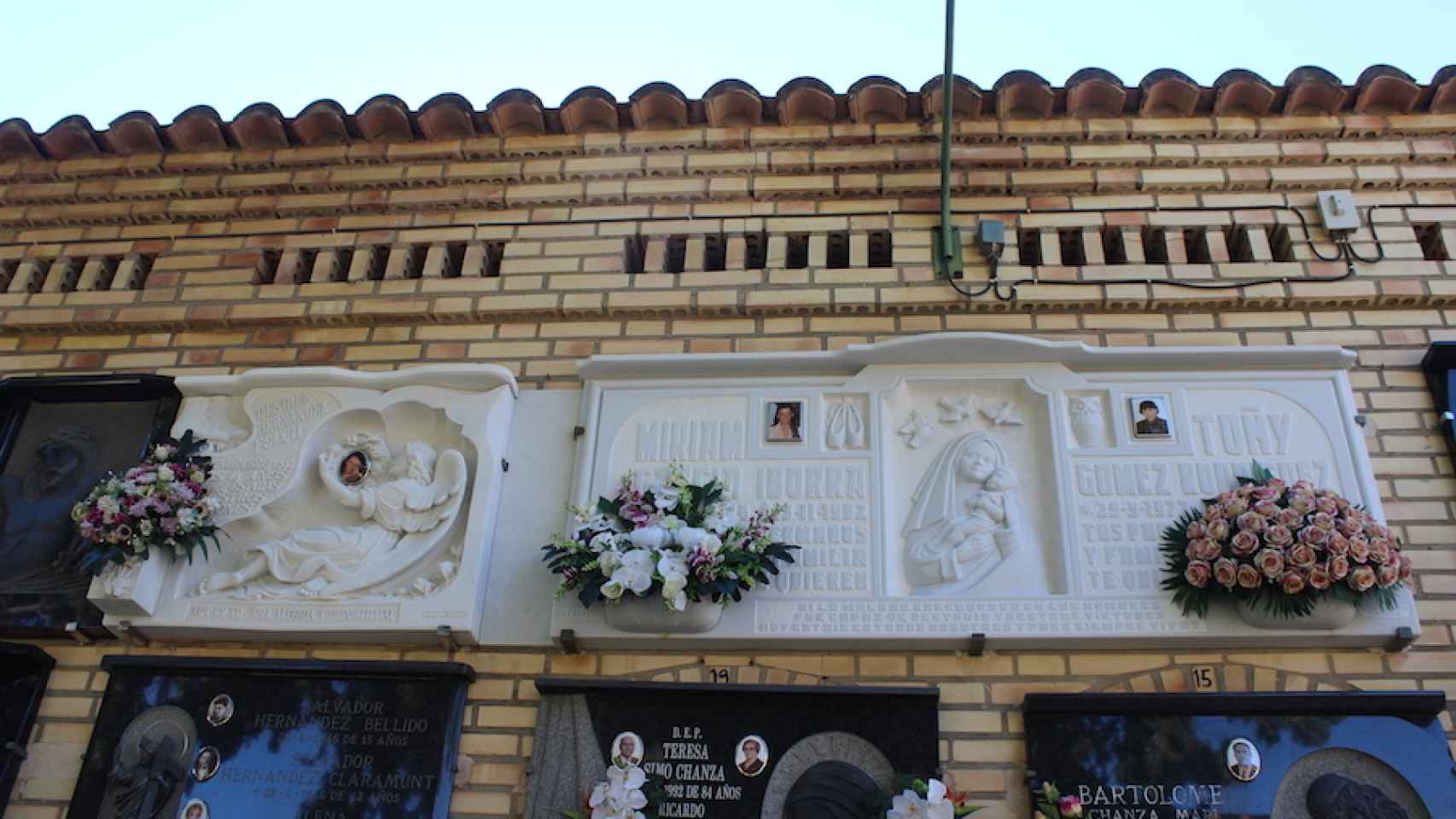 Míriam, Toñi y Desirée están enterradas juntas en el cementerio de Alcàsser