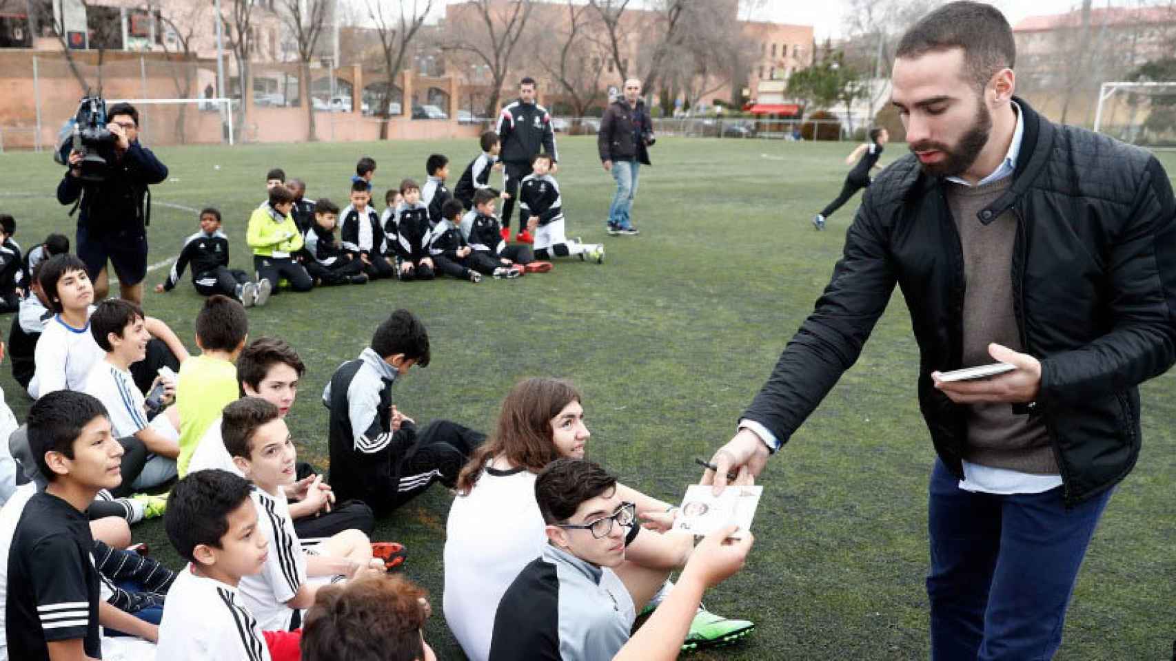 Carvajal en la escuela de la Fundación Real Madrid