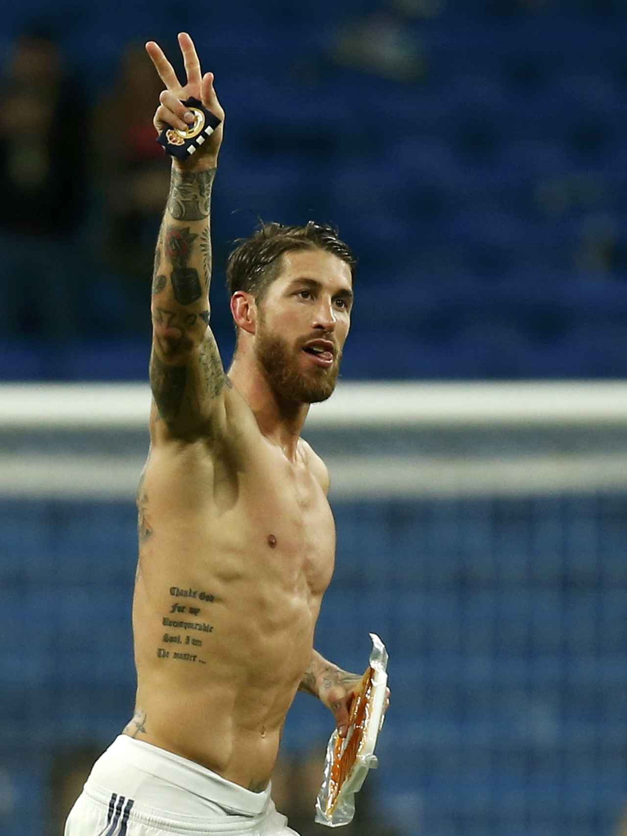 Pekkadillo Endulzar Lluvioso Sergio Ramos le da su camiseta... y recibe lomo de manteca