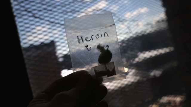 Una bolsita de heroína en una imagen de archivo.