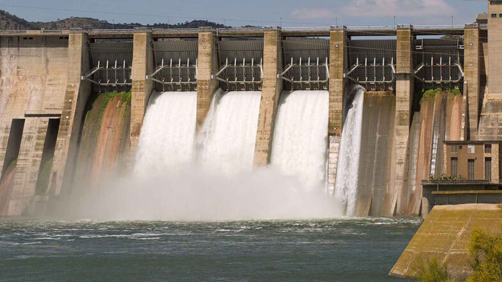 energia-hidraulica-central-hidroelectrica-embalse