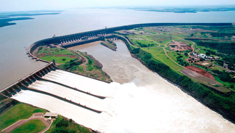 Itaipu-Dam-central-hidroelectrica-brasil