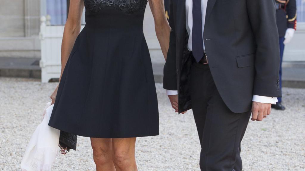 Brigitte y Emmanuel Macron, una pareja observada en Francia