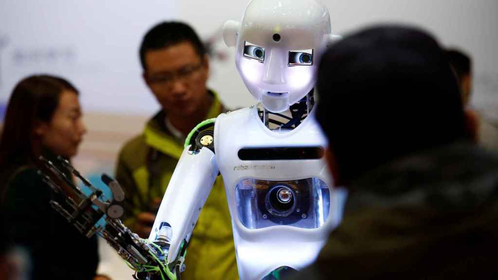Un robot androide en la última conferencia de robótica de Pekín