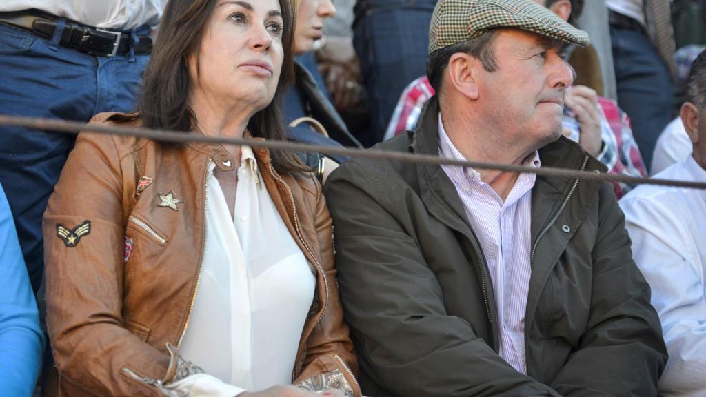 La nieta de Franco y el empresario son grandes aficionados a los toros.