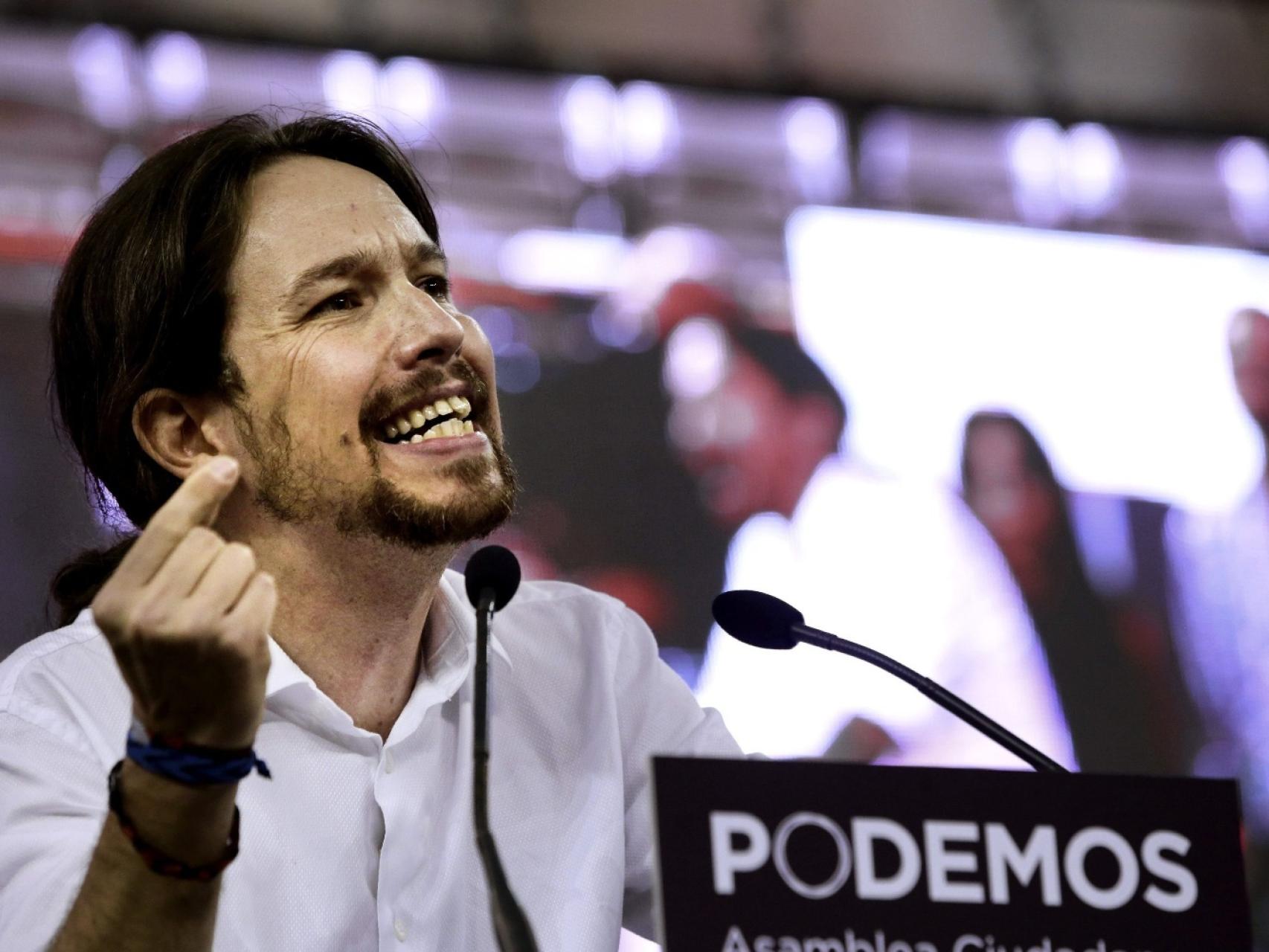 Pablo Iglesias gritando.