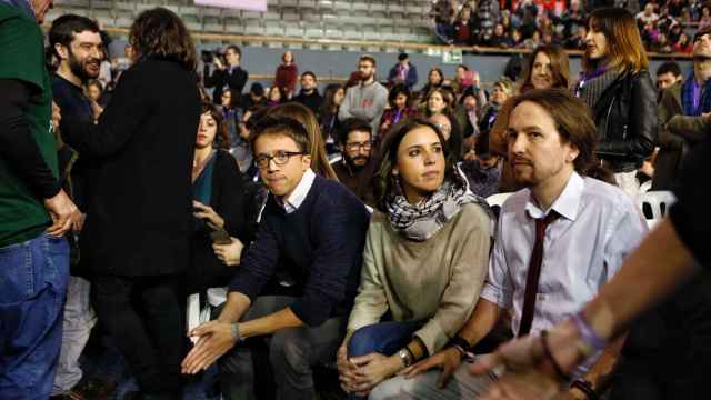 Errejón, junto a Montero e Iglesias, este domingo en la Asamblea de Podemos.
