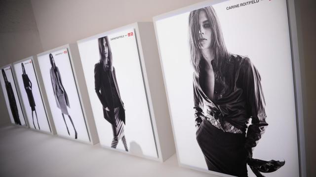 Presentación de la colección cápsula de Carine Roitfeld para Uniqlo. / Foto: Getty