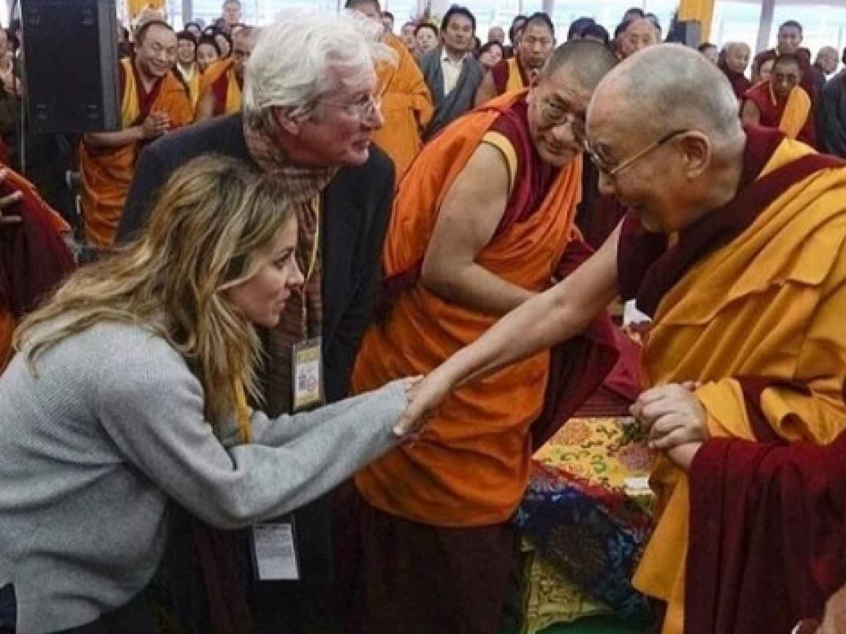 Momento del encuentro entre la gallega y el Dalai Lama.