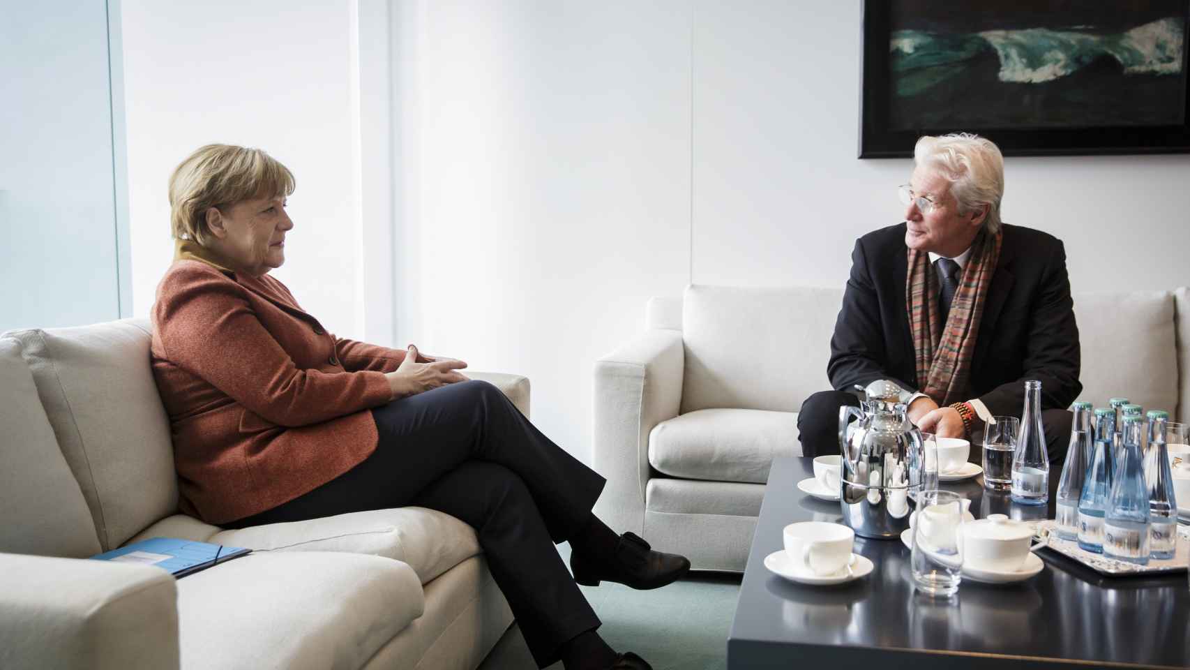 Encuentro entre la canciller Angela Merkel y Richard Gere hace tan sólo unos días.