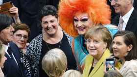 Olivia Jones con Angela Merkel.