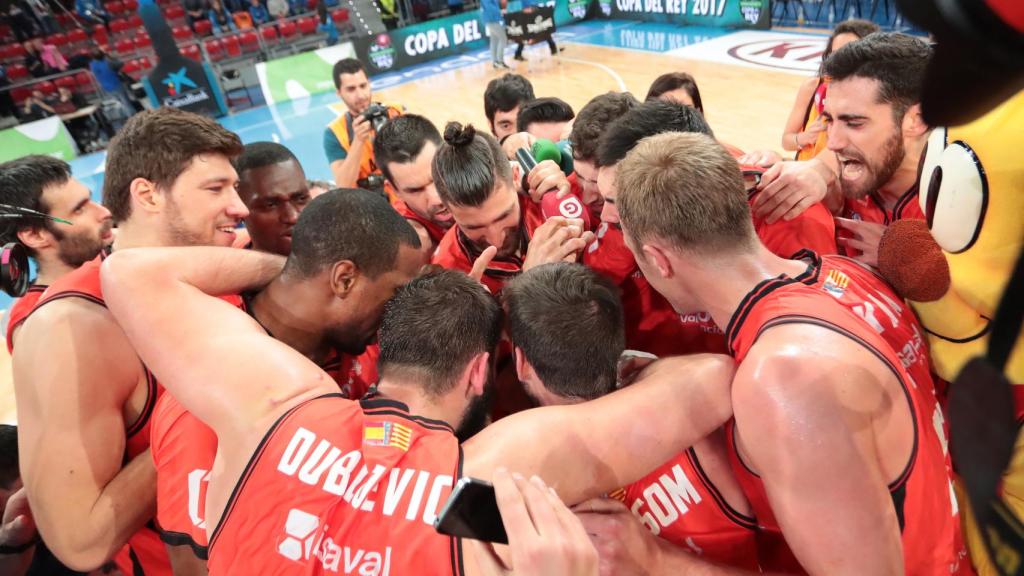 La cultura del esfuerzo del Valencia Basket tuvo premio ante el Barça.