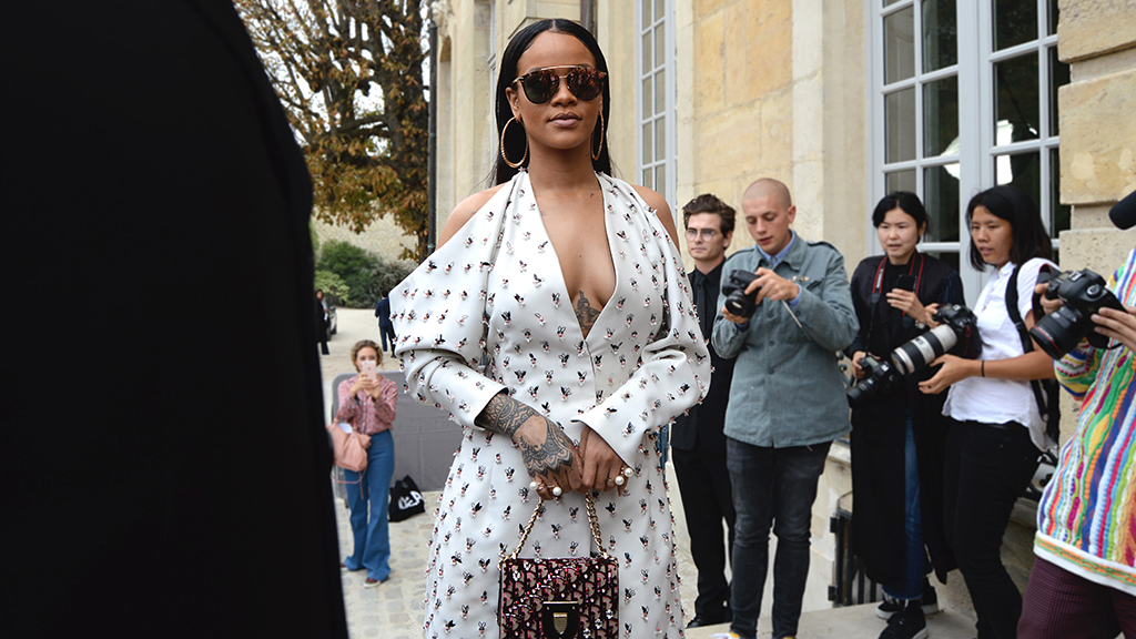 Rihanna de Dior en París Fashion Week. | Foto: Fabrizzio Morales-Angulo.