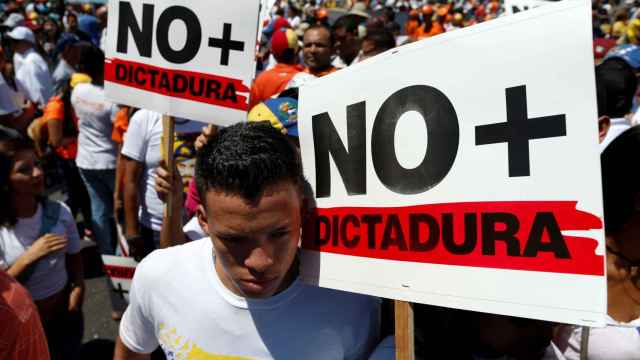 En las protestas por el aniversario del encarcelamiento de Leopoldo López reclamaron democracia.