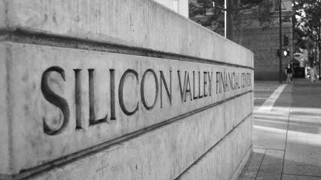 Un rótulo de un centro de finanzas en Silicon Valley.
