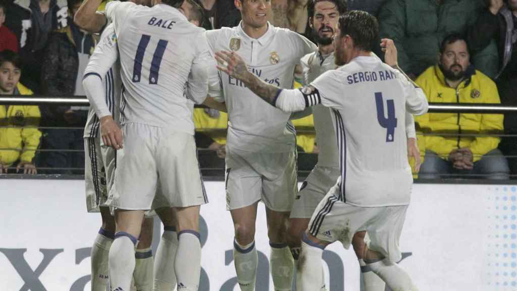Los jugadores del Real Madrid celebran un gol al Villarreal.